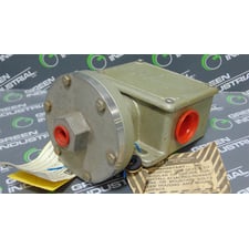 SOR Inc. 12NN-K614-N4-C1A Pressue Switch 2.5-45" WC Used