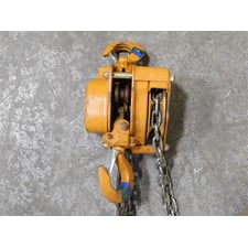 MAGNA Lifting Products Inc. 1/2 Ton Magna Ton Chain Hoist Used