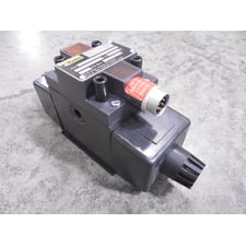 Parker D3W1DNYC56-14 Directional Control Valve 5000 psi Used