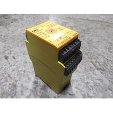 Pilz PNOZ XV2P Safety Relay Module 777502102585 Used