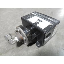 Ashcroft B420B Snap Action Pressure Switch Used