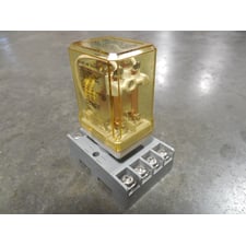 Idec RR2P-U 24VDC Relay with SR2P-06 Base Module Used