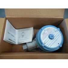 United Electric J120-S126B Vacuum Switch 3-30" HGV New NIB