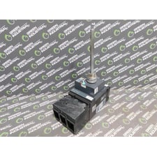 Square D HJL36060 Current Limiting Circuit Breaker Broken Lug Cover Screw Used