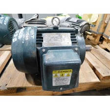 Toshiba 0052XDSB41A-P Motor 5 HP 3.7kW 3500 RPM 5200 Max. RPM 460V 5.8A Used
