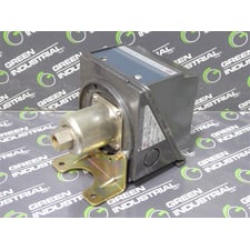 United Electric Controls J300-8347-134 Differential Pressure Switch Used