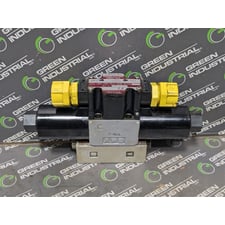 Toyooki HD3-2WD-BcA-025B-WYD2 Directional Control Valve Dual 24VDC Coils Used