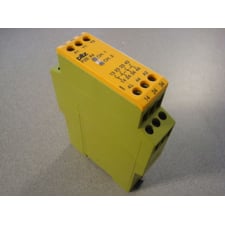 Pilz PZE X4 Safety Relay Monitor Expander Module Used